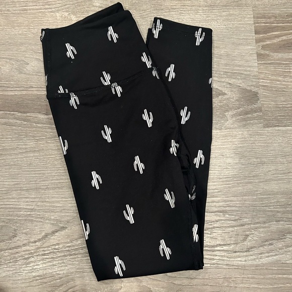 Beyond Yoga Leggings with Foil Cactus Design - Picture 5 of 6